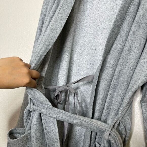 Eddie Bauer Sleepwear 2XL Robe Soft Fleece Gray Long Wrap Tie Pockets Womens - Picture 5 of 13